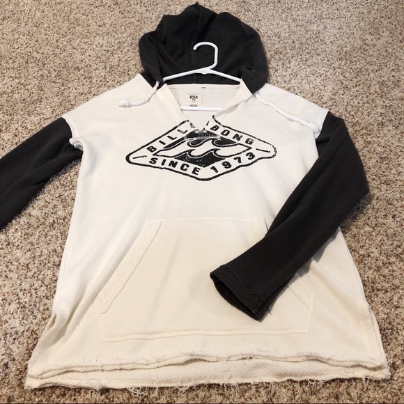 V-neck hoodie - Picture 3 of 5